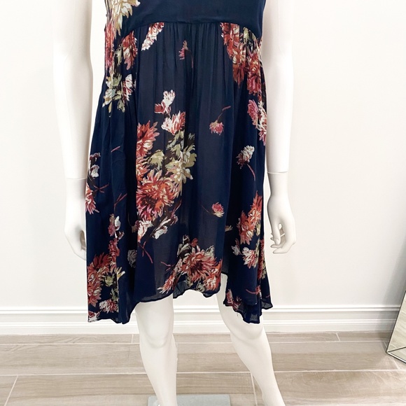 Urban Outfitters Kimchi Blue Florence High-Low Short Mini Dress in Navy Floral - Picture 6 of 10